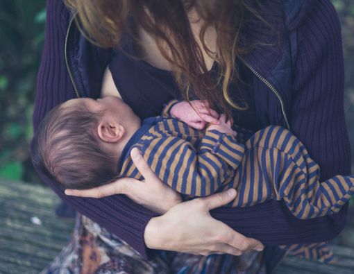 Minum ASI bisa Mencegah Flu pada Bayi