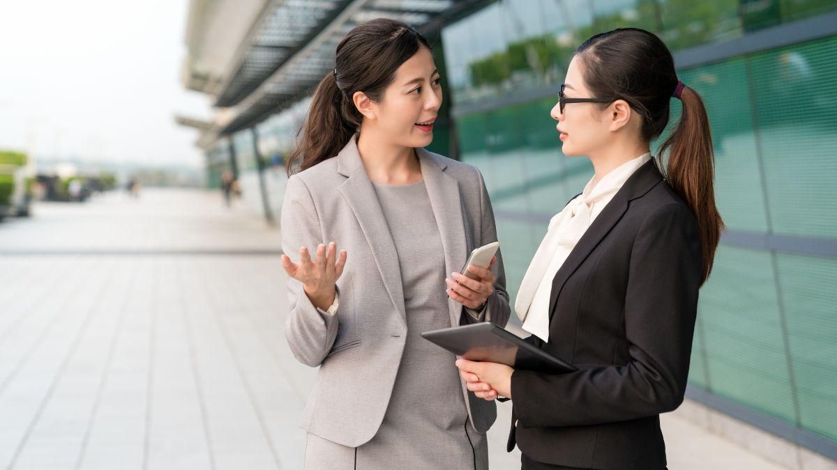 Berdiskusi dengan Orang Terdekat