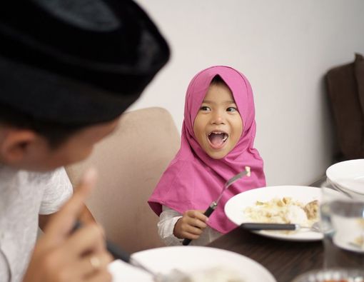 Mama, Coba 8 Tips Ini Agar Anak Kuat Puasa Seharian!  