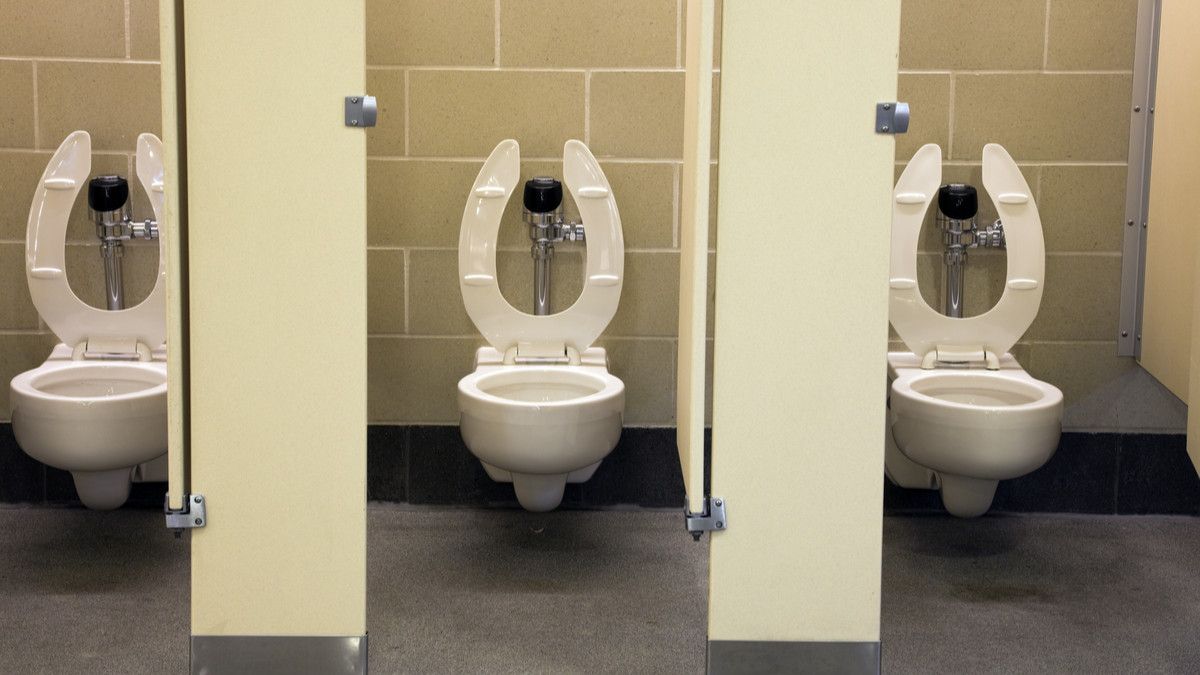 Tips ke Toilet Umum saat Kena Infeksi Saluran Kemih