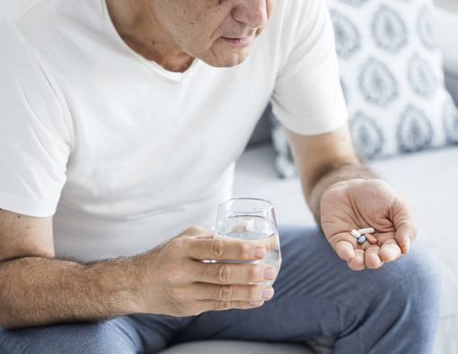 5 Vitamin yang Perlu Dikonsumsi Menjelang Lansia