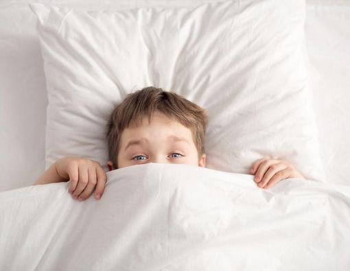 Menyiasati Agar Anak Tidak Takut Gelap