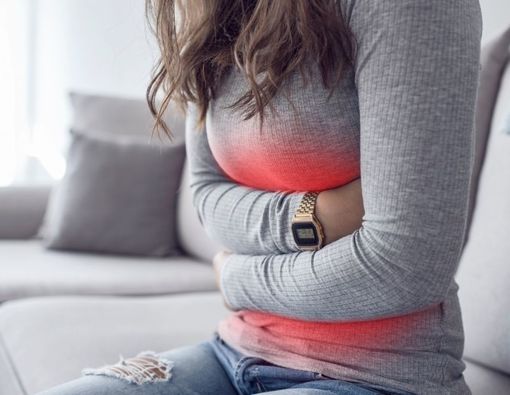 Perut Terasa Kram Saat Batuk, Mungkin Ini Alasannya