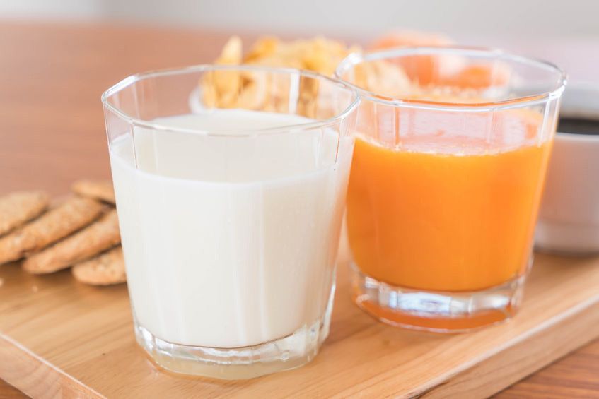 Mana Lebih Baik untuk Sarapan, Susu atau Jus Jeruk?
