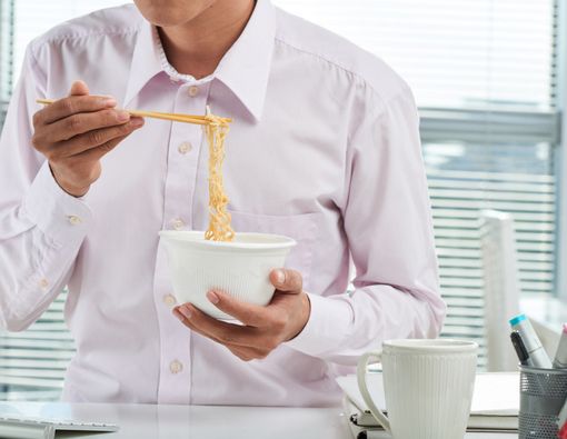 Hindari Makanan Instan agar Tidak Stroke