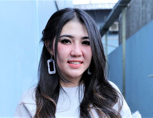 Adik Via Vallen Positif Virus Corona setelah Tes Swab, Ini Ceritanya!