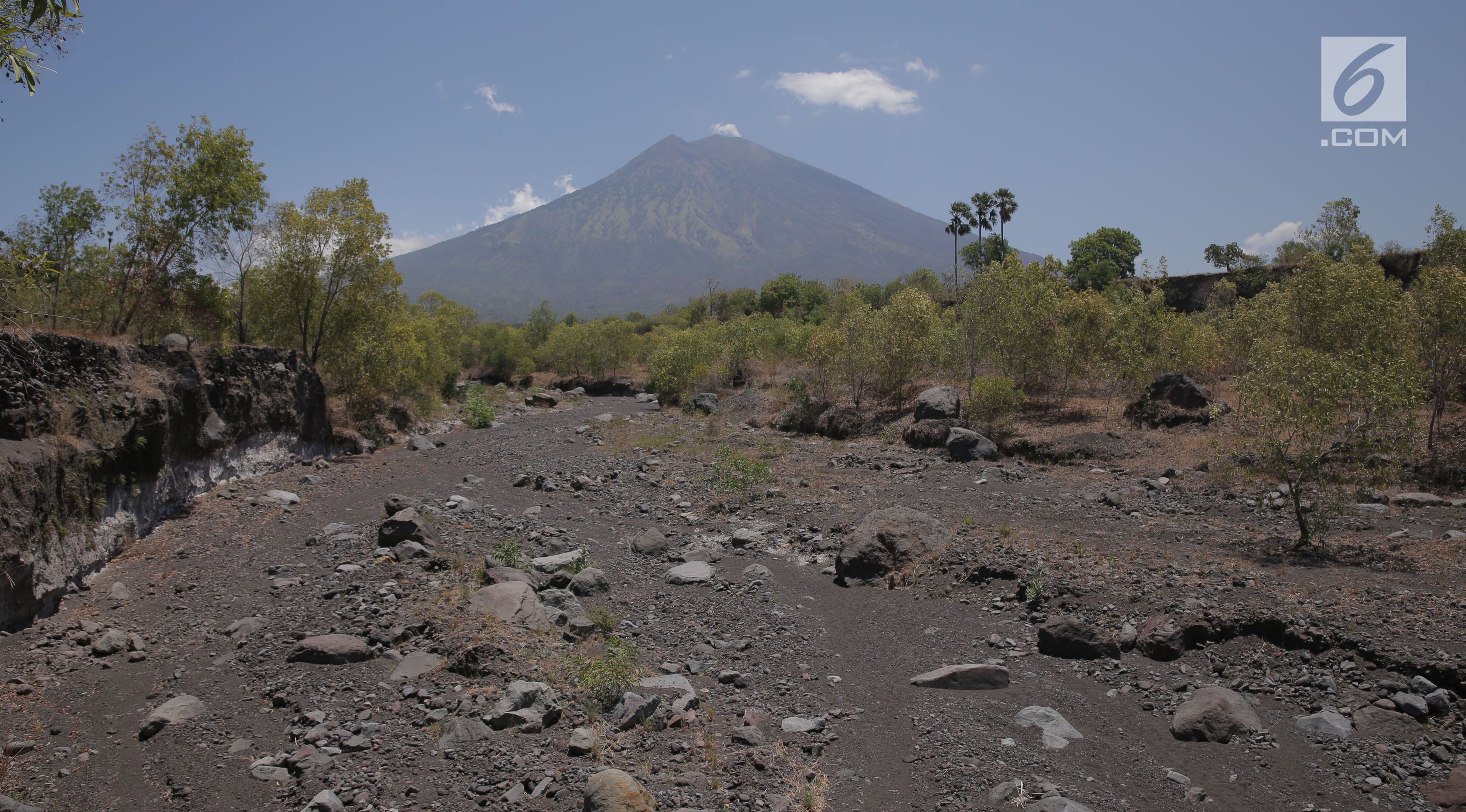 Infeksi Saluran Pernapasan Serang Pengungsi Gunung Agung
