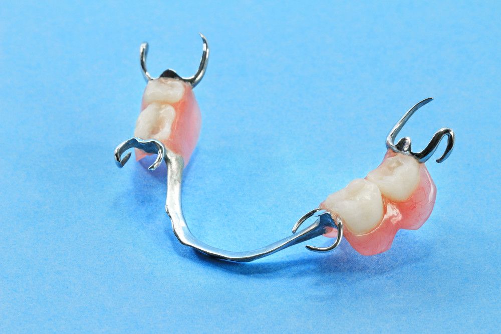 Dampak Penggunaan Gigi Palsu yang Tidak Sesuai