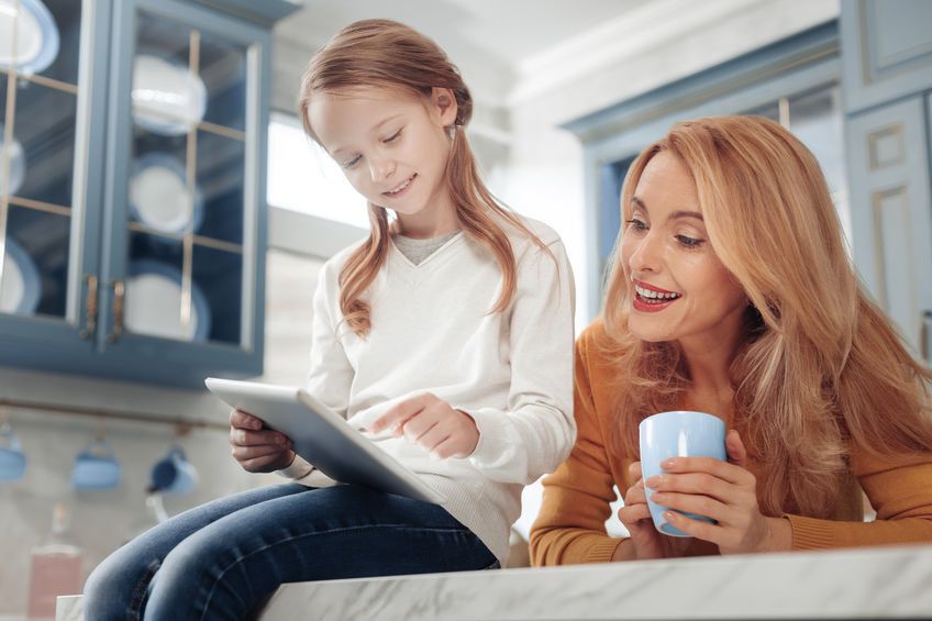 Cara Mengajarkan Anak Mengenali Berita Hoaks di Internet