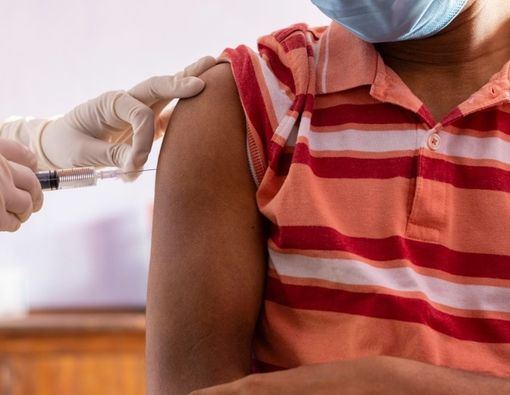 Terima Vaksin Booster Saat Puasa, Apa Efeknya bagi Tubuh? 