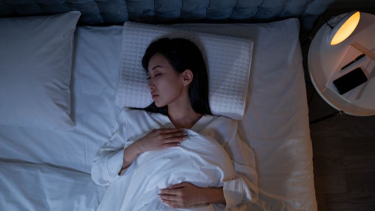 Agar Tetap Nyenyak, Begini Posisi Tidur yang Nyaman Saat Asam Lambung Naik