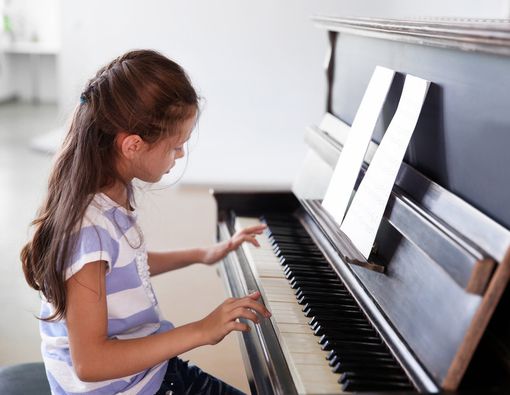 Ini Alasan Mengapa Anak Perlu Les Piano