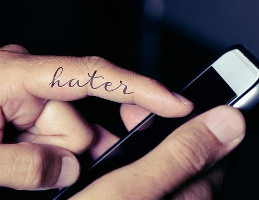 Remaja Suka Hina Public Figure di Medsos, Ini Kata Psikolog