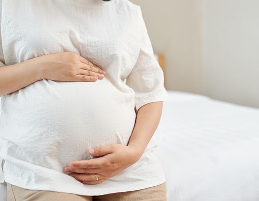 Bolehkah Ibu Hamil Keluar Rumah Saat Malam Hari?