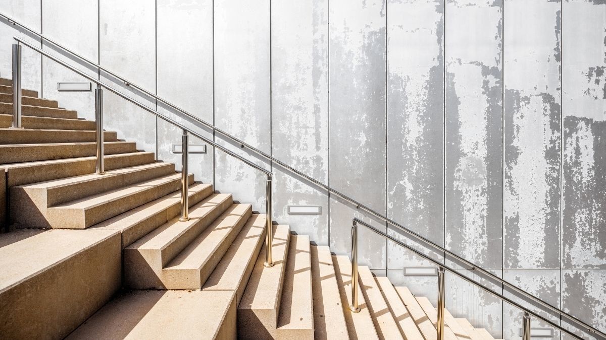 Kondisi Medis yang Bisa Menyebabkan Anda Kesulitan Naik Tangga