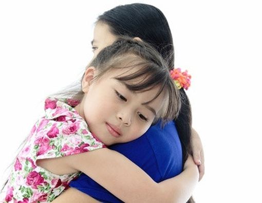 5 Manfaat Pelukan untuk Anak 