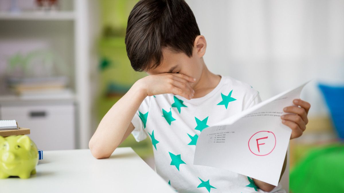 Anak Dapat Ranking Terakhir, Bagaimana Orang Tua Harus Bersikap?