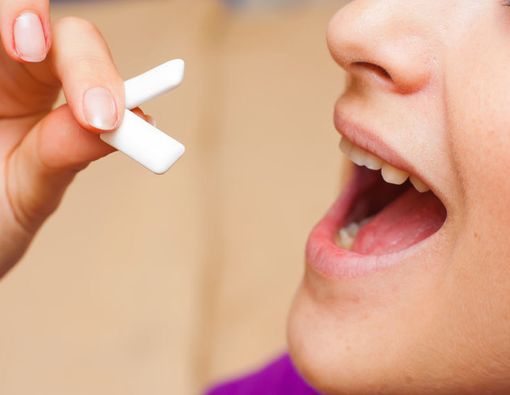 Makan Permen Karet Tanpa Merusak Gigi, Ini Caranya