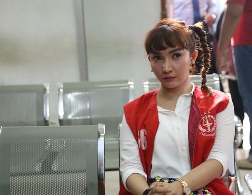 Ibunda Meninggal Dunia, Roro Fitria Terserang Histeria
