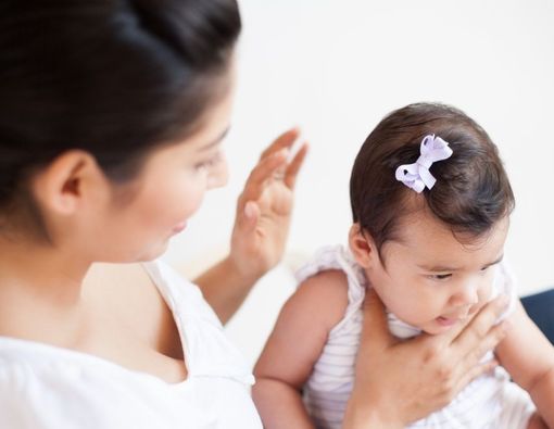 Cara Membuat Bayi Sendawa Setelah Menyusu