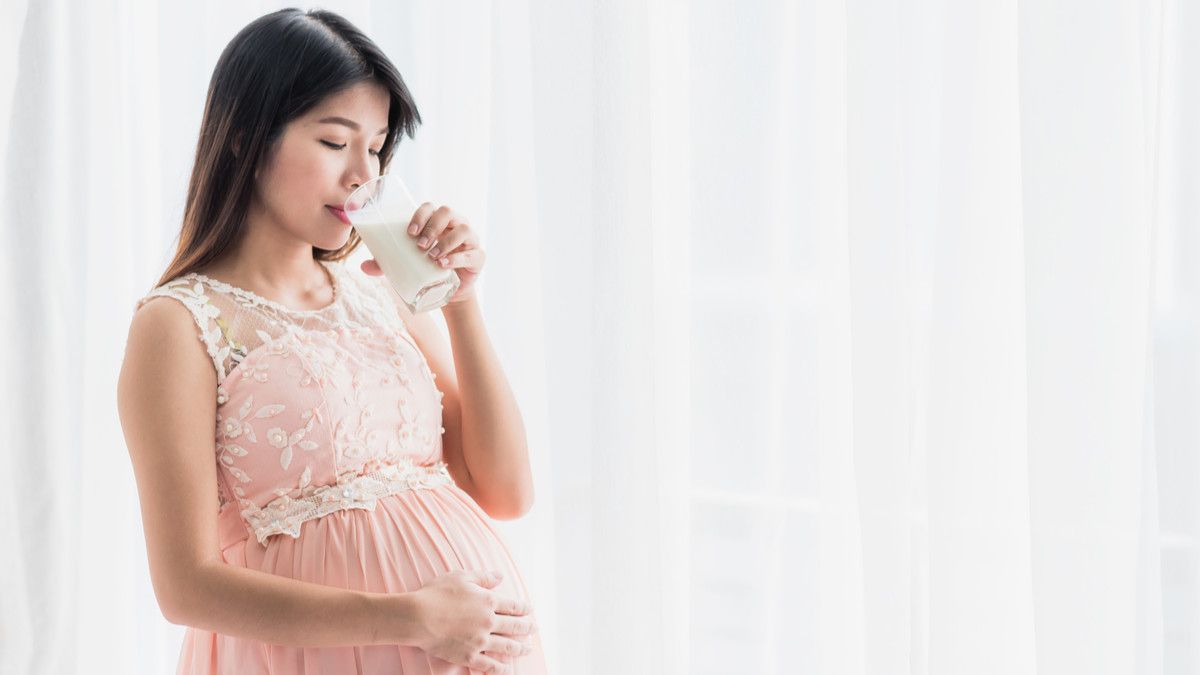 Rajin Minum Susu saat Hamil Bikin Tubuh Bayi Tinggi, Mitos atau Fakta?