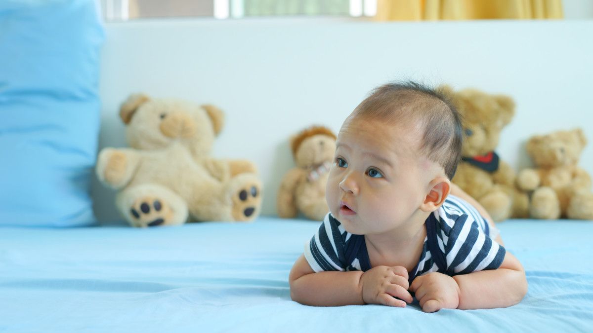 Bunda, Yuk, Buat Anak Rutin Melakukan Tummy Time