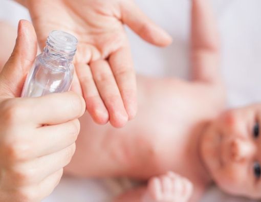 Sederet Fungsi Baby Oil untuk Kulit Orang Dewasa