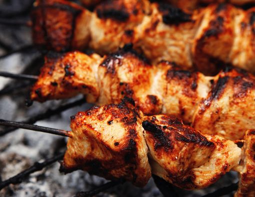 Mengolah Daging Kurban dengan Dibakar, Benarkah Lebih Sehat?