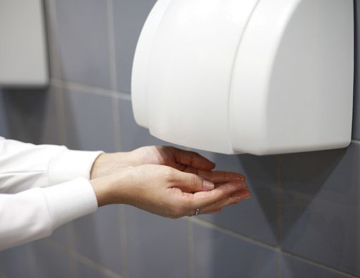 Hati-Hati, Ancaman Bakteri dari Mesin Pengering Tangan