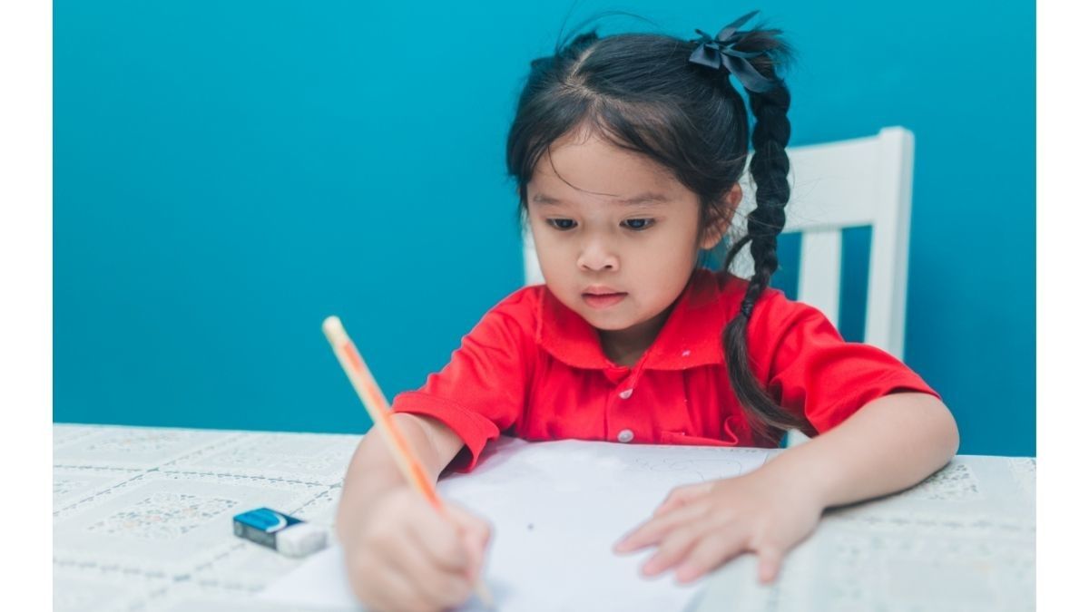 Perlukah Mengajari Anak yang Sekolah Online Menulis dengan Tangan?