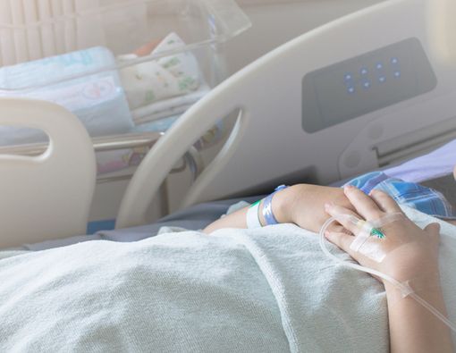 Benarkah Tidak Boleh Tidur Setelah Operasi Caesar?