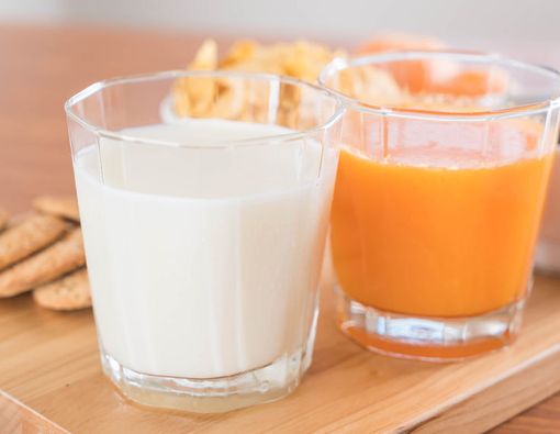 Mana Lebih Baik untuk Sarapan, Susu atau Jus Jeruk?