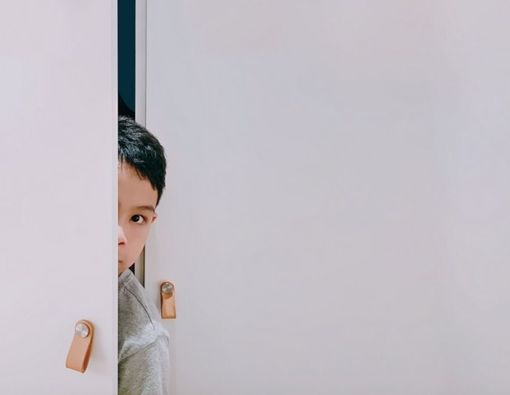 Anak Punya Kebiasaan Menguping? Ortu Bisa Lakukan Ini