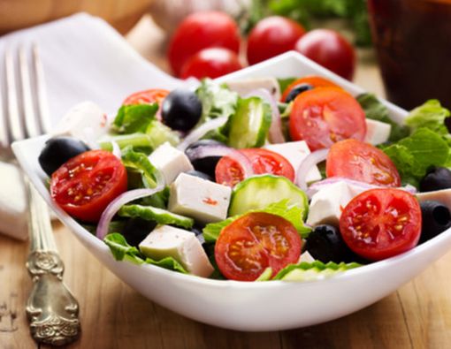 Makan Salad Saat Buka Puasa, Ini Manfaat Sehatnya