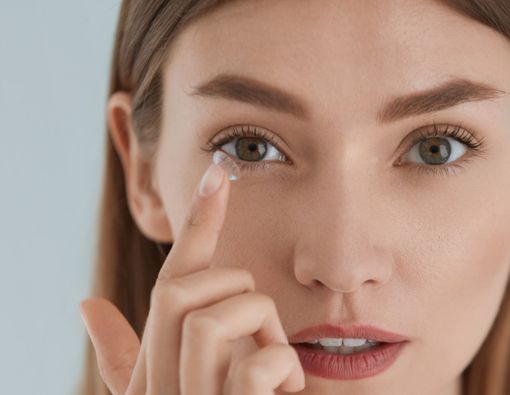 Mata Merah Saat Pakai Softlens, Ini 3 Penyebabnya