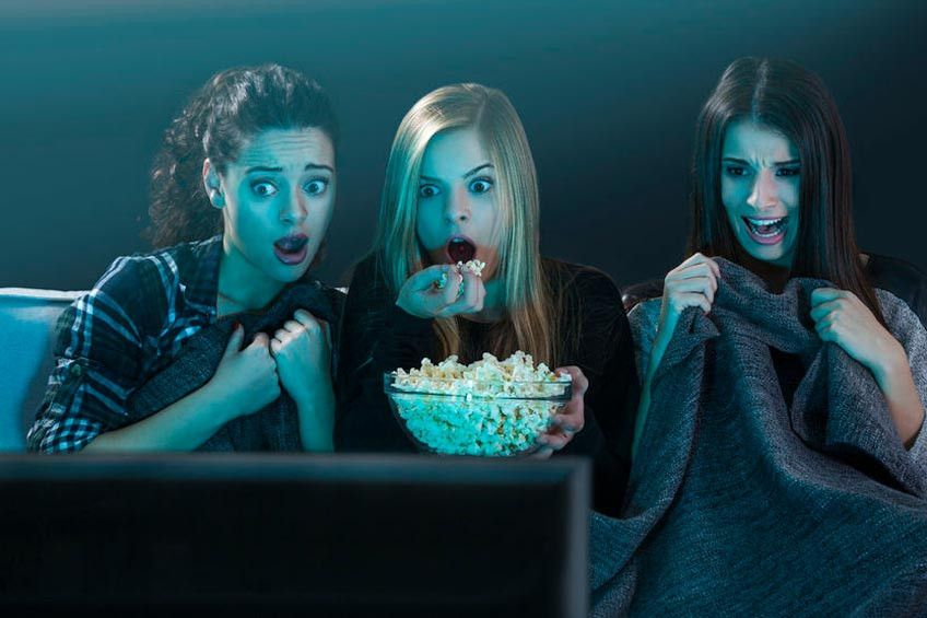 Mengapa Orang Senang Nonton Film Horor?