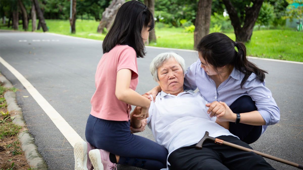 Wajib Tahu, Gejala Virus Corona pada Lansia Mirip Stroke