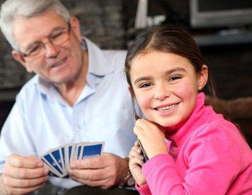 Asah Kemampuan Otak dengan Bermain Uno