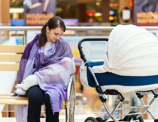 Tips Agar Menyusui di Tempat Umum Terasa Nyaman