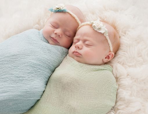 Mengenal Kelebihan dan Kekurangan Bedong Bayi