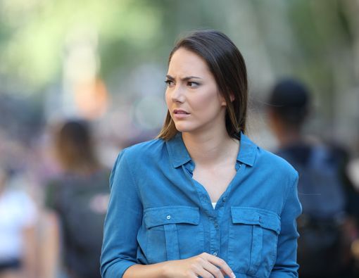 Takut Berada di Keramaian, Tanda Agoraphobia?