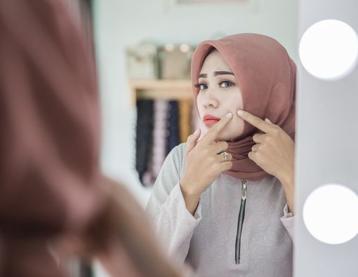 10 Cara Jitu Mengempeskan Jerawat dalam Semalam