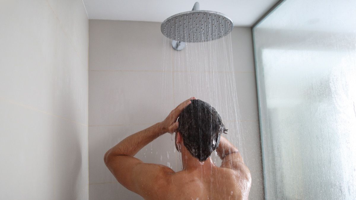 Bisa Dicoba, Ini Manfaat Mandi Air Dingin di Pagi Hari