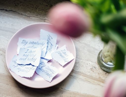 Manfaat Affirmation Card bagi Kesehatan Mental Pekerja Milenial dan Gen Z