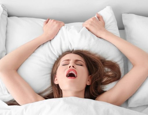 10 Teknik Meraih Orgasme untuk Wanita