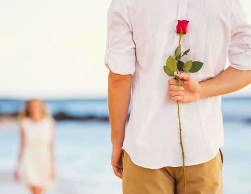 5 Alasan Kenapa Pria Lebih Mudah Jatuh Cinta