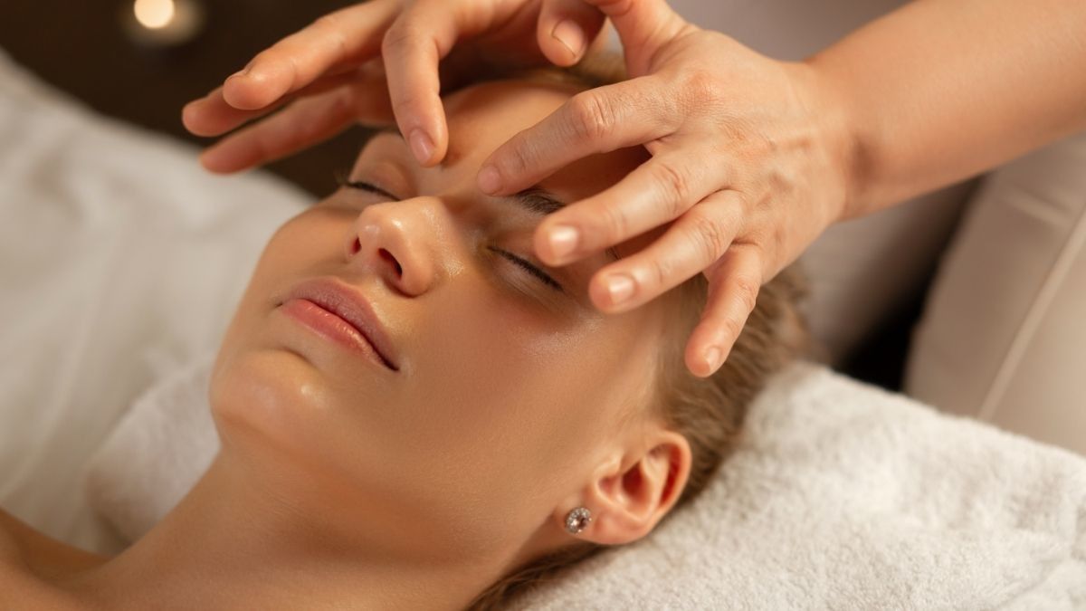 Teknik Brow Pinching Bisa Bikin Awet Muda, Benarkah?