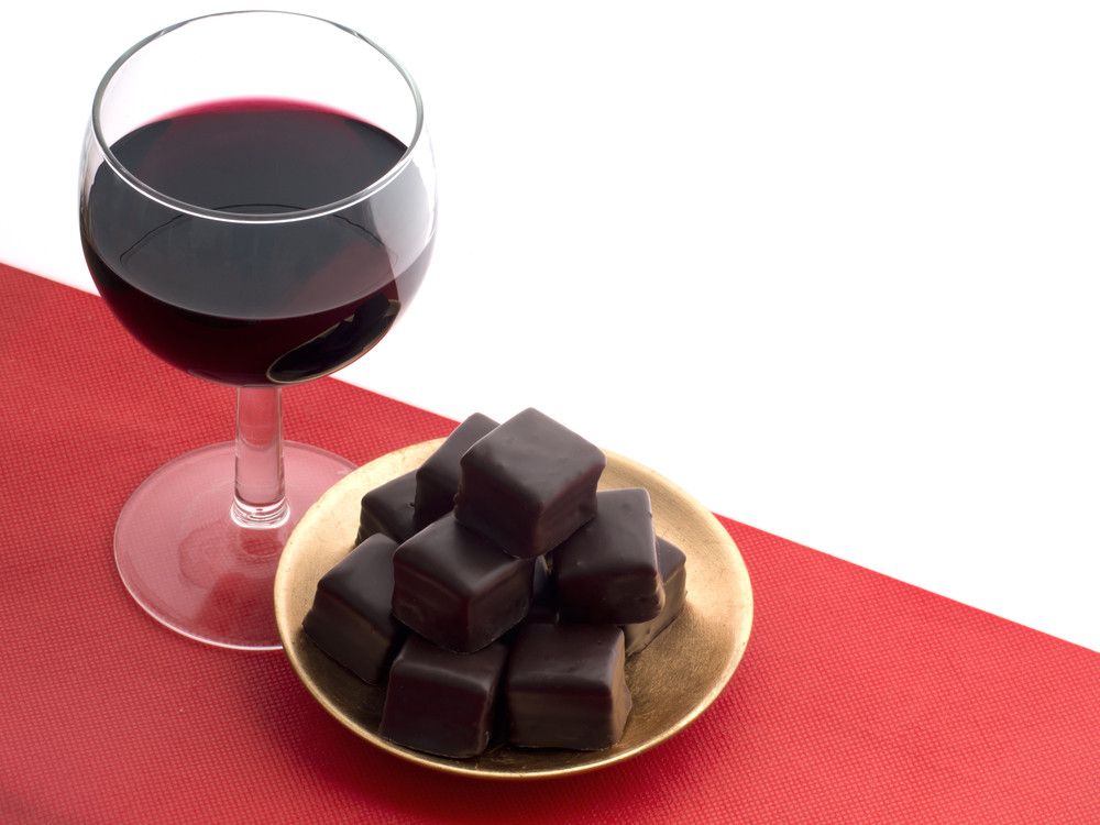 Pilih Mana untuk Hari Valentine, Dark Chocolate atau Red Wine?