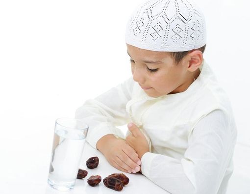 Kapan Waktu yang Tepat Melatih Anak Berpuasa?