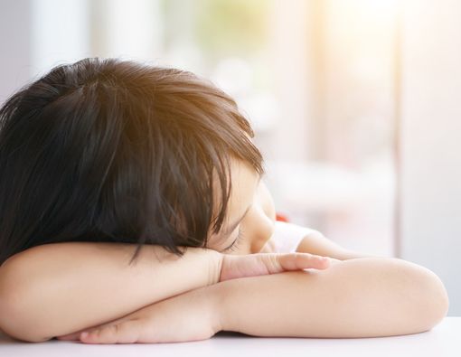 Si Kecil Sering Mengantuk, Awas Kena Gangguan Perkembangan Anak